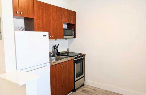 Deerfield Beach Apartment | Studio #108 | Pool View | Couples Retreat