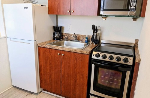 Deerfield Beach Apartment | Studio #108 | Pool View | Couples Retreat