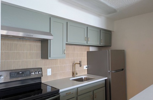 Downtown Denver Condo | STUDIO 21 – COMFORT, STYLE, CITY CONVENIENCE, MOUNTAIN VIEW, POOL, AND GYM