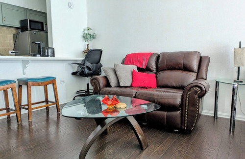 Downtown Denver Condo | STUDIO 21 DOWNTOWN DENVER EXCELLENT LOCATION, MOUNTAIN VIEW, HEATED POOL AND GYM