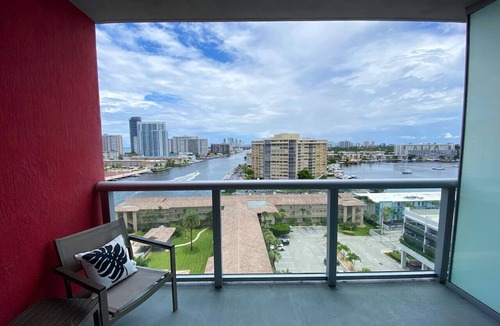 Hallandale Beach Apartment | Studio in the beach w/Heated Pool Next to Aventura