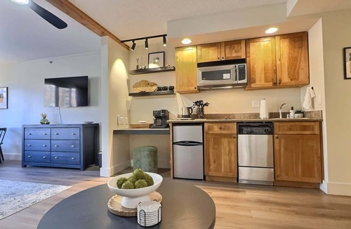 Mount Crested Butte Condo | Studio near Crested Butte slopes, pool & hot tub