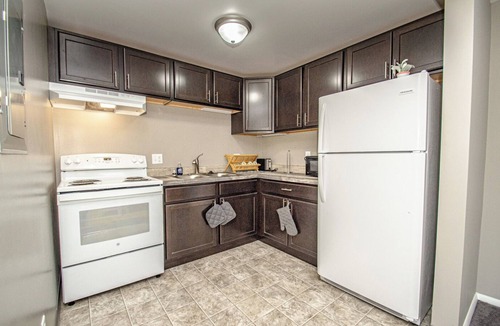 Kettering Apartment | Studio Neutral Chick - near Kettering hospital, Wright Patterson AFB and WSU