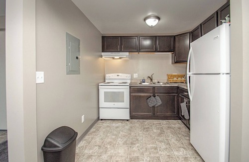 Kettering Apartment | Studio Neutral Chick - near Kettering hospital, Wright Patterson AFB and WSU