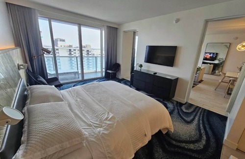 Central Beach Condo | Stunning 15th flr 2BR/2BA W Resort Condo steps to Beach