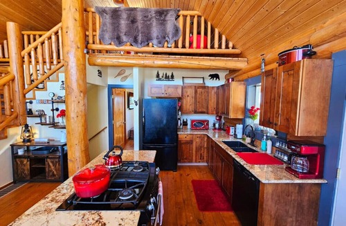 Indian Mountain Cabin | Stunning 2 Bedroom 1.5 Bath Cabin on 3.5 Acres