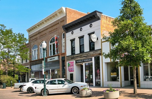 Greeley Apartment | Stunning Bungalow Next to Unc - Free Cruiser Bikes!