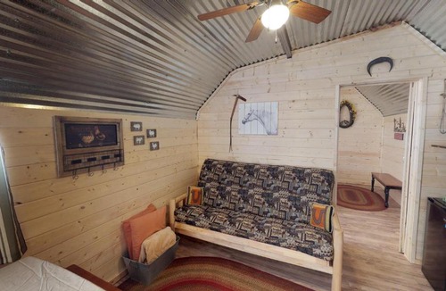 Monticello House | Stunning Duke Barn Cabin Suite