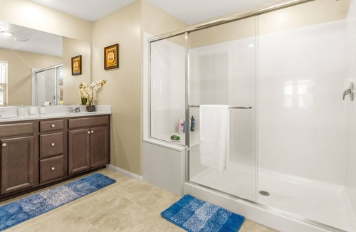 Las Vegas House | Stunning Home in a Calm Family-Friendly Community