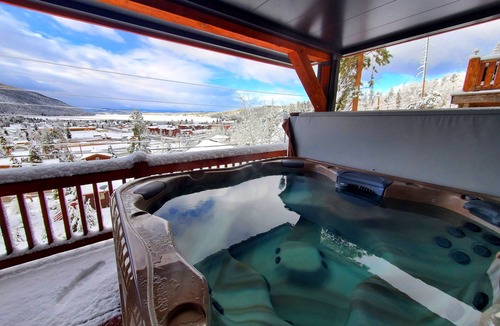 Grand Lake Cabin | Stunning Lake & Mountain Views + Walk to Town + XL Hot Tub!