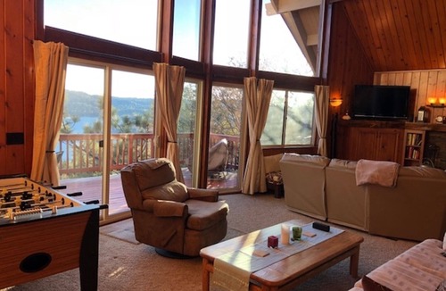 Lake Arrowhead House | Stunning Lake View House