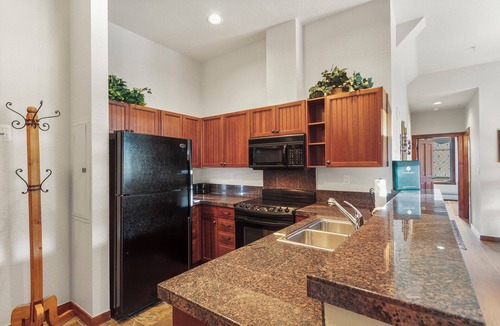 Historic District Condo | Stunning Mountain Views! Walkable to lifts!