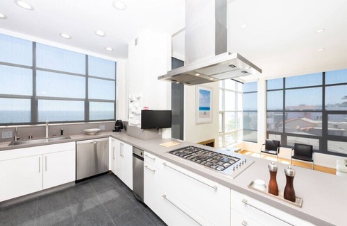 Gas Lamp Section House | Stunning Panoramic Ocean Views Penthouse Hot Tub