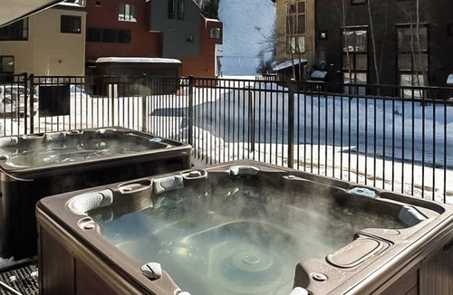 Telluride Condo | Stunning ski-in/out condo with balcony, fireplace, hot tub, & mountain views
