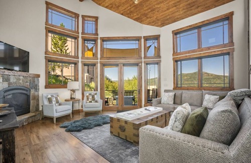 Steamboat Springs Ski Chalet | Stunning sunsets, mountain views, and minutes to the mountain.