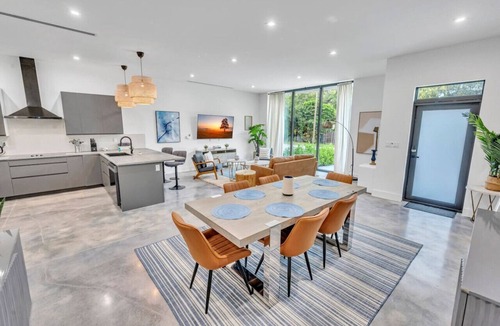 North Miami House | Stunning Tropical Pool House North Miami -New Unit