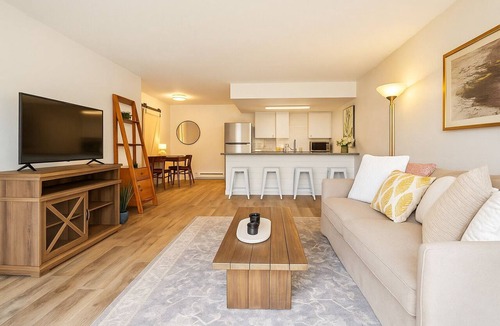 East Boulder Apartment | Stylish 1BD with Mountain Views + Pool