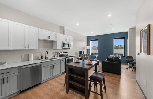 Cleveland Apartment | Stylish 1BDR | Cleveland Clinic | Free Garage