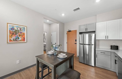 Cleveland Apartment | Stylish 1BDR | Cleveland Clinic | Free Garage