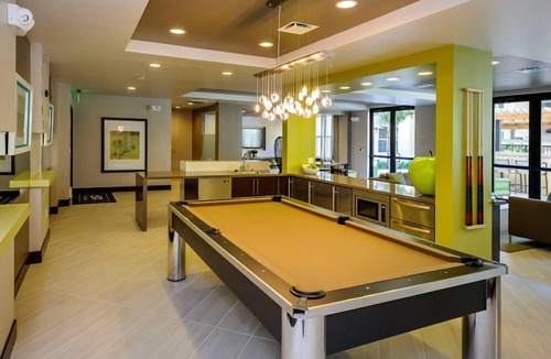 Pilgrim - Triton Condo | Stylish 1BR Plaza Residence with Pool