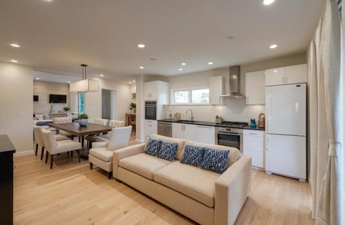 Boyle Heights Apartment | Stylish 2, 3 and 5 Bedroom Entire Homes Near Art Deco and LA Hotspots