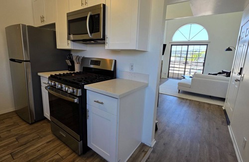 Beverly Hills Apartment | Stylish 2 bedroom + loft with rooftop patio and views near Beverly Hills