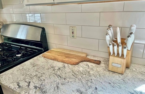 South Euclid House | Stylish 2BR + Office | Near Cleveland Clinic+Shops