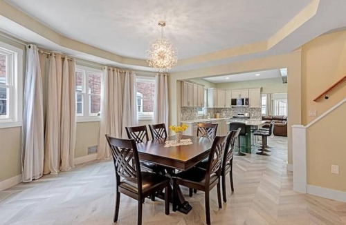 Cleveland House | Stylish 3 Bedroom 3 Full Bathrooms Near Lake Erie