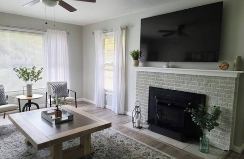 Warren House | Stylish 3 Bedroom Ranch Home in Middle of Howland