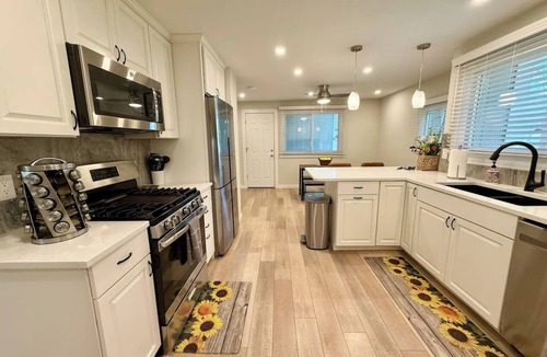 Dam East - West House | Stylish 3 BR/3 BA Townhome | Pool, Hot Tub, Tennis