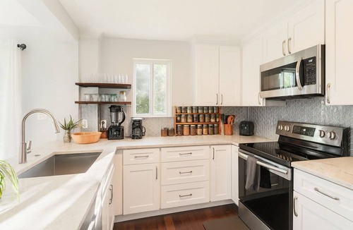Glenwood Grove - North Iris House | Stylish 3bdrm with Pool & Mountain Views