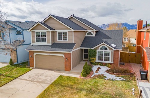 Briargate House | Stylish 5-Bedroom Retreat in Briargate – Family-Friendly with Spacious Backyard!