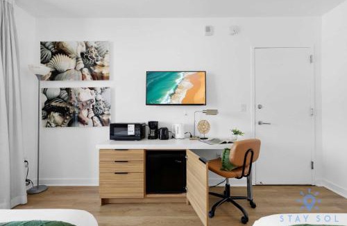 Hallandale Beach Hotel | Stylish Apartment Near Beach