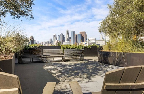 Little Tokyo Apartment | Stylish Art District Retreat | Walk to little Tokyo