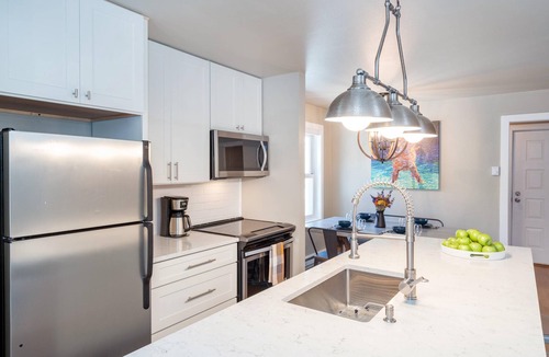 Telluride Condo | Stylish Convenience in Heart of Town | Steps To Gondola, Main St, Covered Parking.