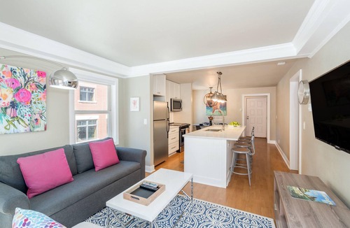 Telluride Condo | Stylish Convenience in Heart of Town | Steps To Gondola, Main St, Covered Parking.