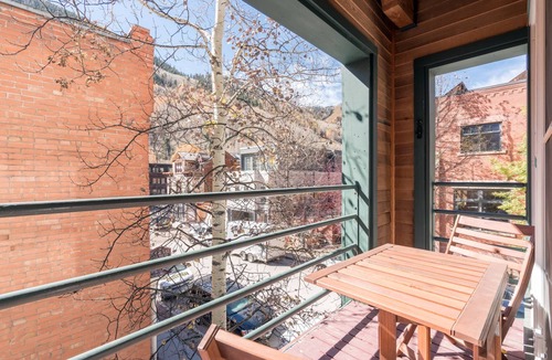 Telluride Condo | Stylish Convenience in Heart of Town | Steps To Gondola, Main St, Covered Parking.