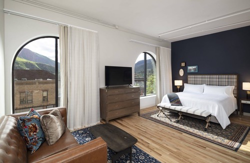 Glenwood Springs Hotel | Stylish Glenwood Getaway Near Riverwalk & Outdoor Recreation | 3 Units