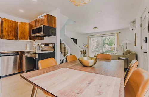 Carbondale House | Stylish Mid-Mod Downtown Retreat