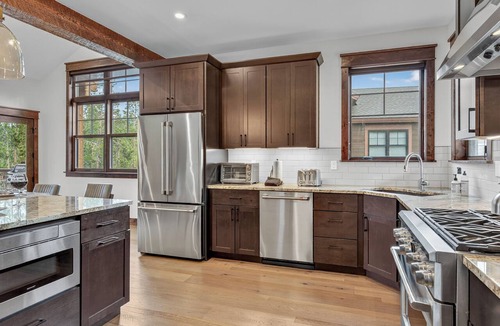 Baldy Mountain House | Stylish Mountain Escape | Cherrybrook Chalet