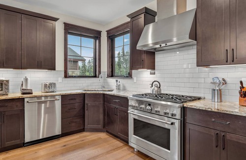 Baldy Mountain House | Stylish Mountain Escape | Cherrybrook Chalet