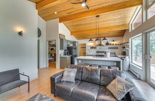 Angel Fire Cabin | Stylish, Serene Angel Fire Cabin w/Hot Tub!