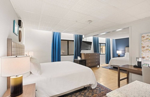 Glenwood Springs Hotel | Stylish Urban Getaway Near Local Restaurants & Entertainment | 2 Units