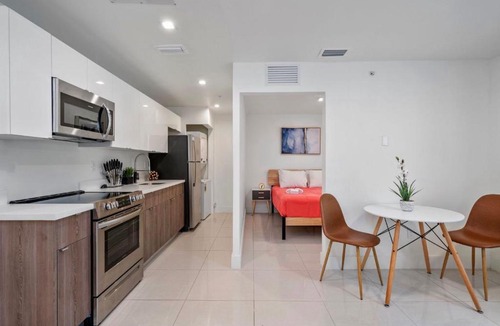 Coral Way Apartment | Sugar & Salsa LITTLE HABANA