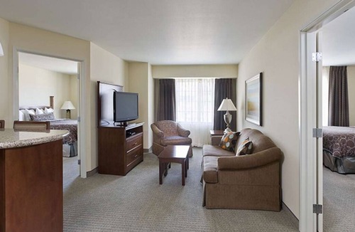 Acres Green House | Suite Life: Unwind and Explore in Park Meadows! Outdoor Pool, BBQ Facilities!