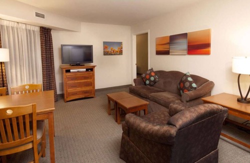 Acres Green House | Suite Life: Unwind and Explore in Park Meadows! Outdoor Pool, BBQ Facilities!