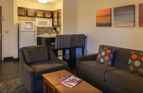 Acres Green House | Suite Life: Unwind and Explore in Park Meadows! Outdoor Pool, BBQ Facilities!