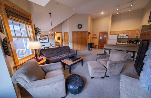 River Run Condo | Summer Getaway | Hot Tub + Outdoor Fun