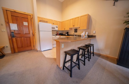 River Run Condo | Summer Getaway | Hot Tub + Outdoor Fun