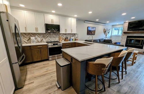 Mountain House Condo | Summer Mountain Escape | Balcony & Scenic Views